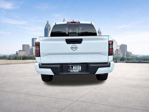 Certified 2025 Nissan Frontier SV RWD image 28