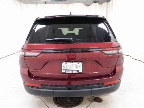 New 2025 Jeep Grand Cherokee Altitude image 5