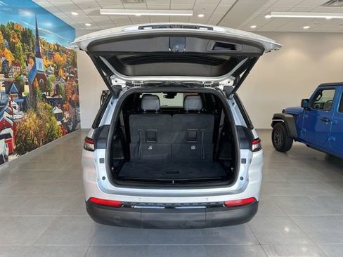 Used 2023 Jeep Grand Cherokee L Laredo image 46