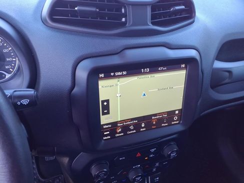 Used 2022 Jeep Renegade Trailhawk AWD/4WD image 15