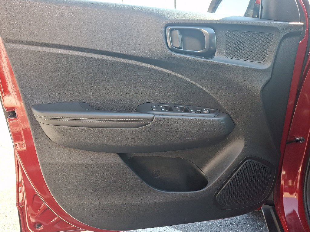 Used 2024 Hyundai Venue Limited FWD image 12