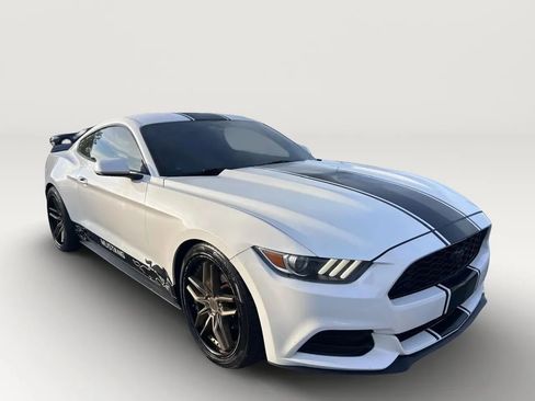 Used 2017 Ford Mustang Coupe image 2