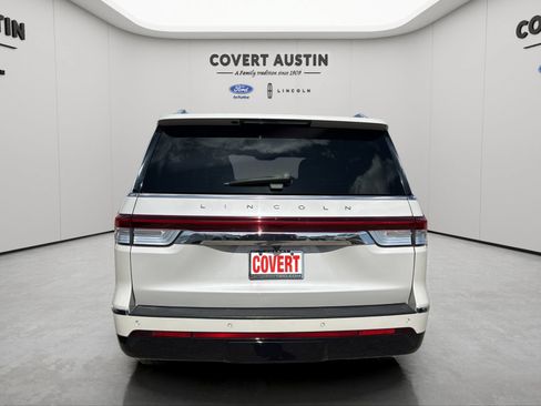 Certified 2024 Lincoln Navigator Reserve AWD/4WD image 4