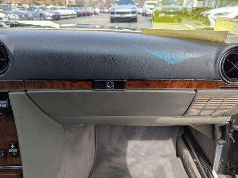 Used 1987 Mercedes-Benz 560 SL image 31