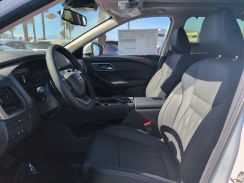 New 2026 Nissan Rogue Platinum image 12