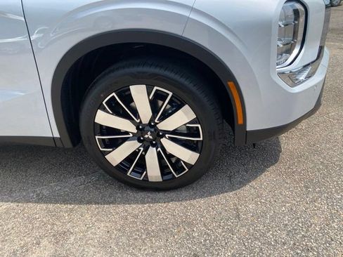 New 2026 Mitsubishi Outlander LE FWD image 32
