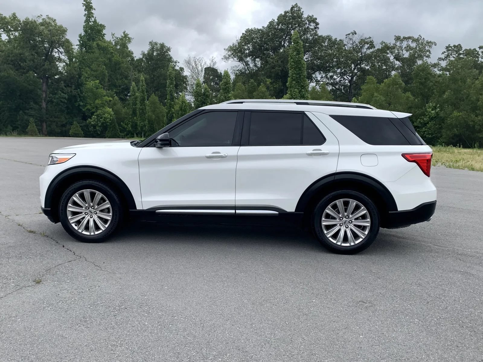 Used 2020 Ford Explorer Limited w/ Class III Trailer Tow Package RWD image 4