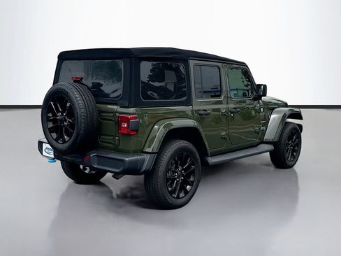Used 2024 Jeep Wrangler Unlimited Sahara w/ Technology Group AWD/4WD image 8