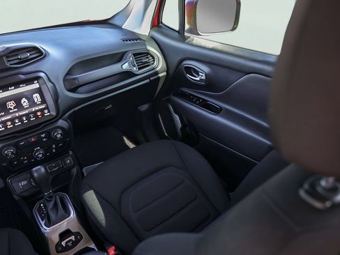 Used 2022 Jeep Renegade Latitude AWD/4WD image 28