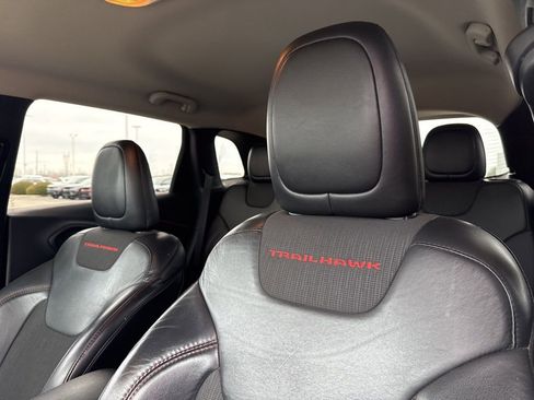 Used 2018 Jeep Cherokee Trailhawk w/ Cold Weather Group image 15