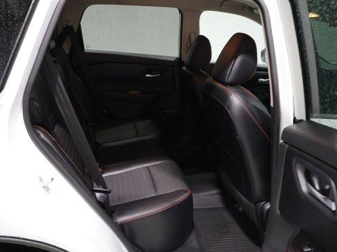 Used 2025 Nissan Rogue SV AWD/4WD image 19
