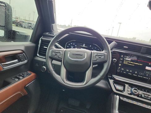 Used 2025 GMC Sierra 2500 Denali Ultimate AWD/4WD image 19