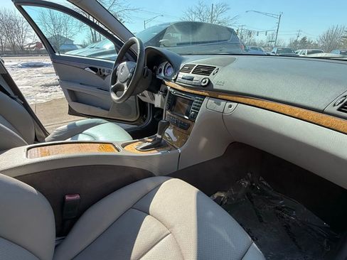 Used 2009 Mercedes-Benz E 350 4MATIC Sedan image 12