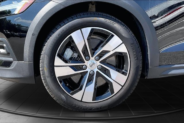 Certified 2024 Volvo V60 B5 Cross Country Plus AWD/4WD image 11