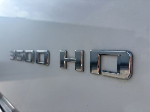 Used 2024 Chevrolet Silverado 3500 LT w/ Convenience Package image 11