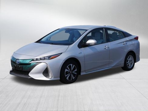 Used 2017 Toyota Prius Prime Plus w/ Carpet Mat Package FWD image 3