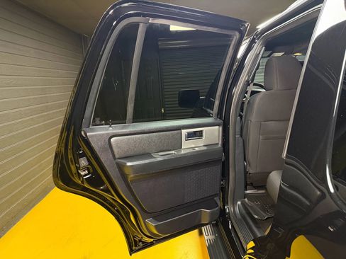 Used 2017 Ford Expedition XLT image 14
