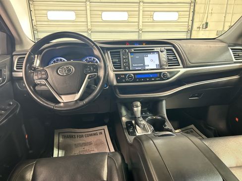Used 2017 Toyota Highlander Limited w/ Protection Package #3 AWD/4WD image 4