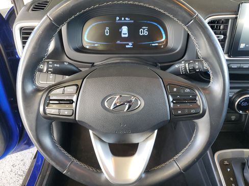 Used 2024 Hyundai Venue SEL FWD image 19