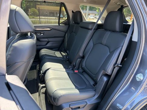Certified 2025 Honda Pilot Touring image 21