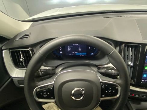 Certified 2025 Volvo XC60 B5 Plus image 15