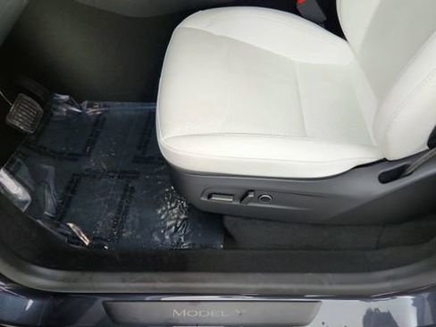 Used 2026 Tesla Model Y Long Range image 33