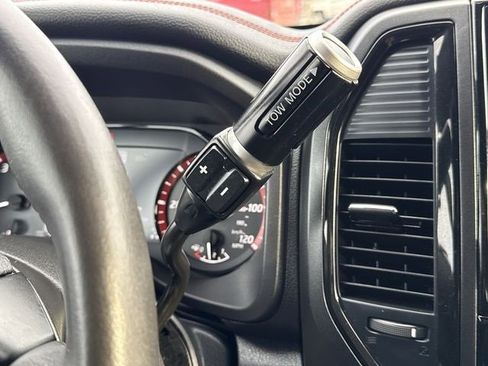 Used 2021 Nissan Titan PRO-4X w/ Pro-4x Convenience Package image 16