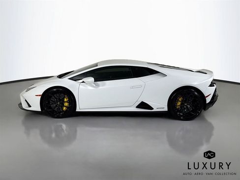 Used 2022 Lamborghini Huracan EVO RWD image 9