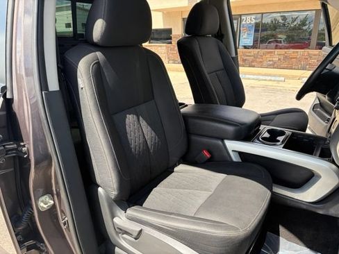 Used 2018 Nissan Titan SV w/ SV Convenience Package AWD/4WD image 38