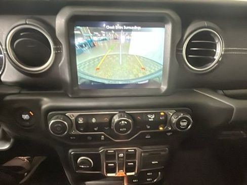 Used 2023 Jeep Wrangler Unlimited Sahara w/ Cold Weather Group AWD/4WD image 24
