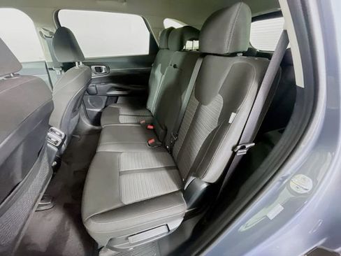 Used 2025 Kia Sorento LX image 23