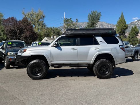 Used 2022 Toyota 4Runner TRD Off-Road Premium AWD/4WD image 96