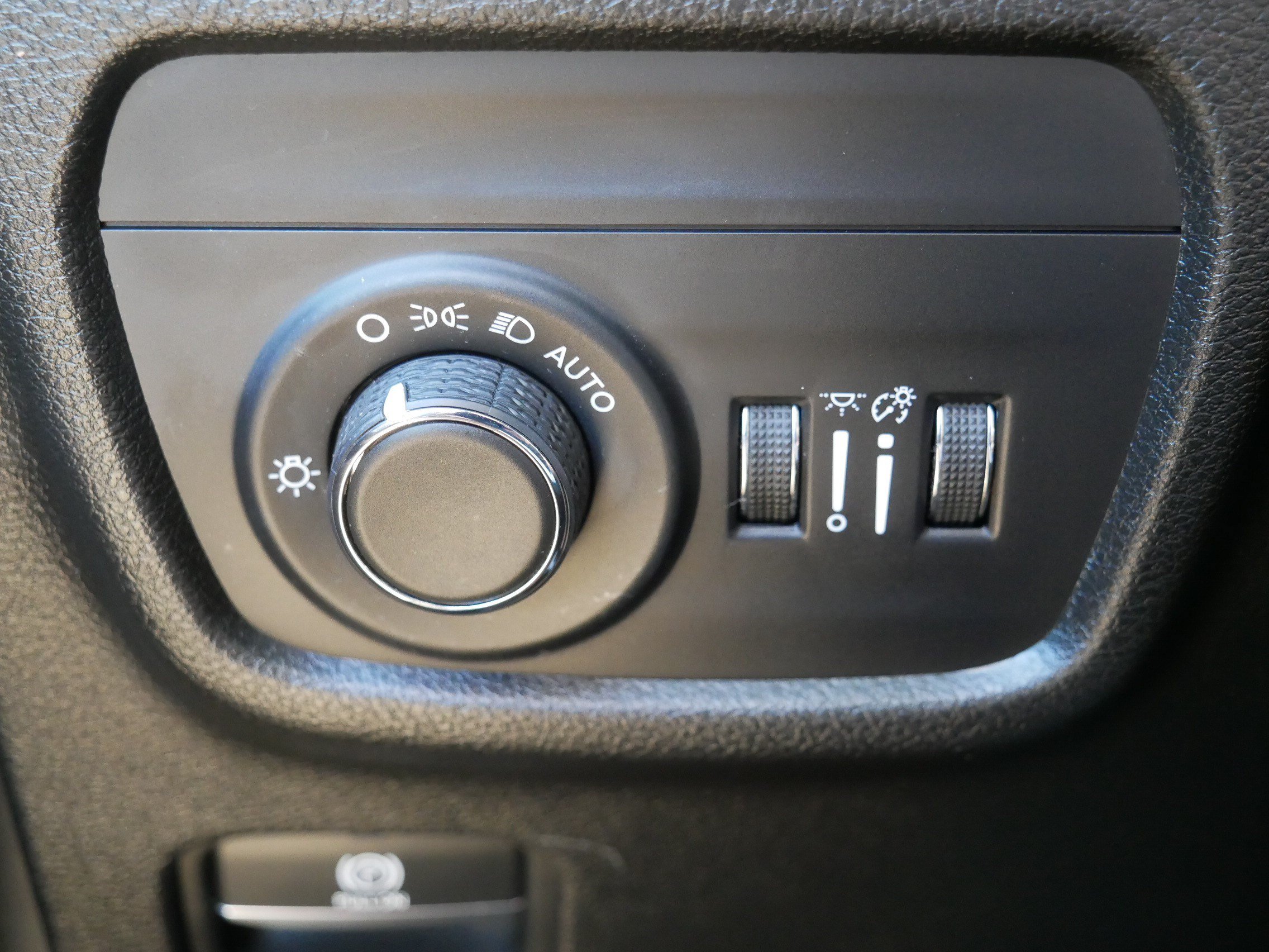 Used 2023 Jeep Grand Cherokee Altitude AWD/4WD image 26