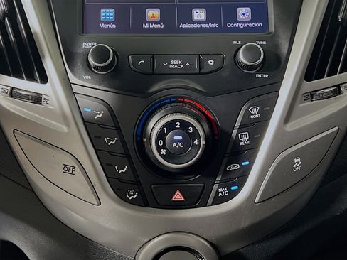 Used 2017 Hyundai Veloster FWD image 26