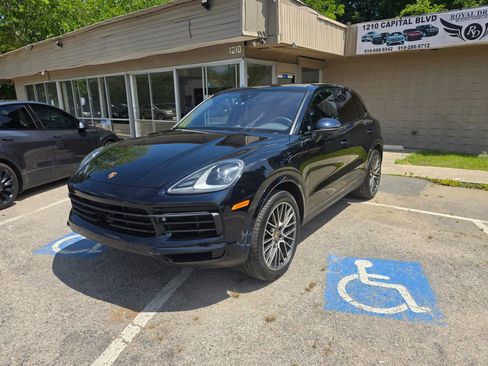 Used 2023 Porsche Cayenne AWD/4WD image 13