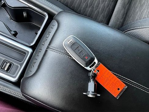 Used 2024 Nissan Pathfinder SV image 33