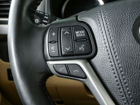 Used 2018 Toyota Highlander XLE FWD image 10
