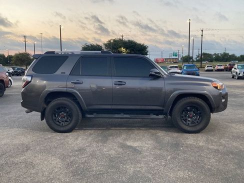 Used 2022 Toyota 4Runner SR5 Premium w/ Moonroof Package RWD image 4