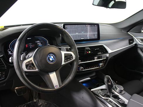 Used 2023 BMW 530e w/ M Sport Package image 8