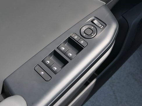 New 2025 Kia K4 LXS image 13