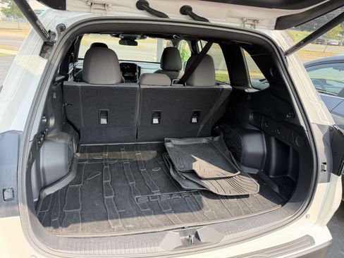Used 2025 Subaru Forester Premium AWD/4WD image 24