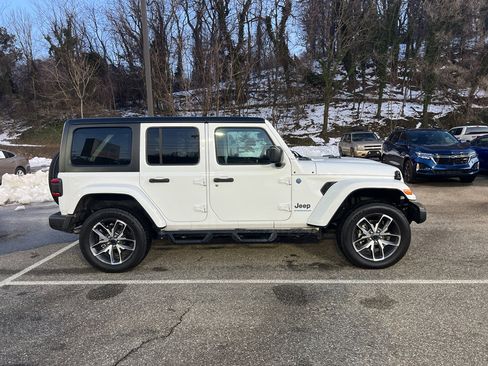 Used 2024 Jeep Wrangler Sport S w/ Convenience Group image 5