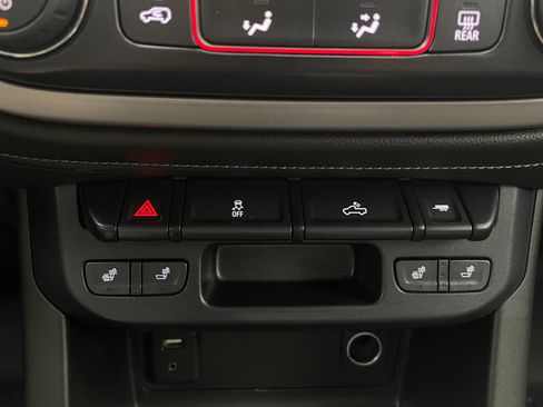 Used 2015 GMC Canyon SLT AWD/4WD image 26