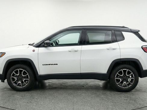 Used 2025 Jeep Compass Trailhawk AWD/4WD image 5