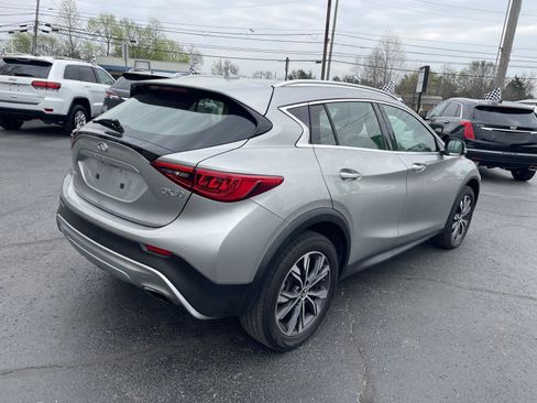 Used 2018 INFINITI QX30 Premium w/ Cargo Package image 4