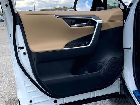 Used 2025 Toyota RAV4 Limited image 20