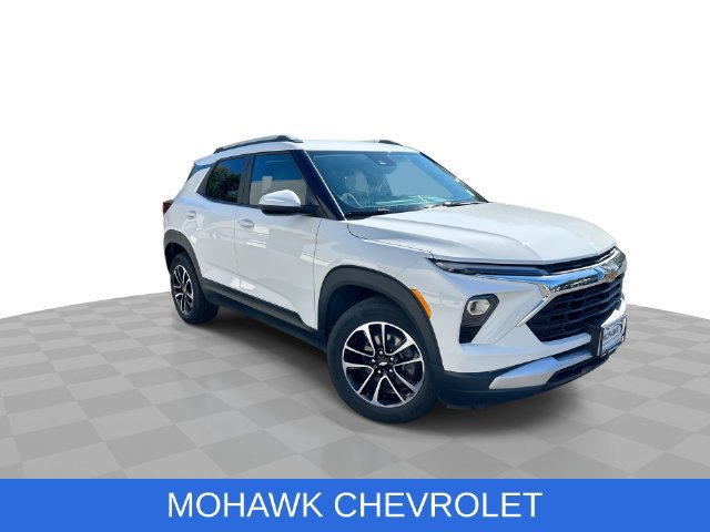 Used 2024 Chevrolet TrailBlazer LT FWD image 2