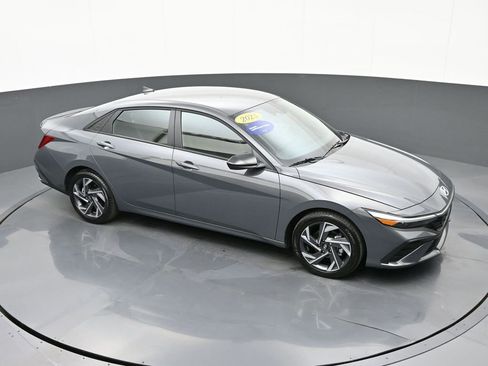 Certified 2025 Hyundai Elantra Sport image 26