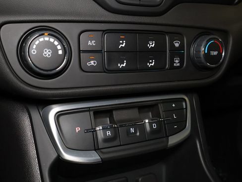Used 2024 GMC Terrain SLE AWD/4WD image 30