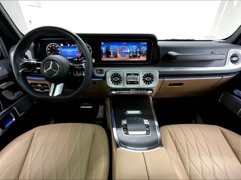 Used 2025 Mercedes-Benz G 550 image 2